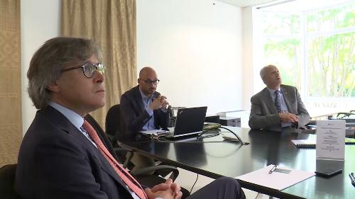 L'assessore regionale alle Attività produttive, Sergio Emidio Bini, durante l'incontro con il presidente e il direttore del Cluster Comet, Sergio Barel e Saverio Maisto.